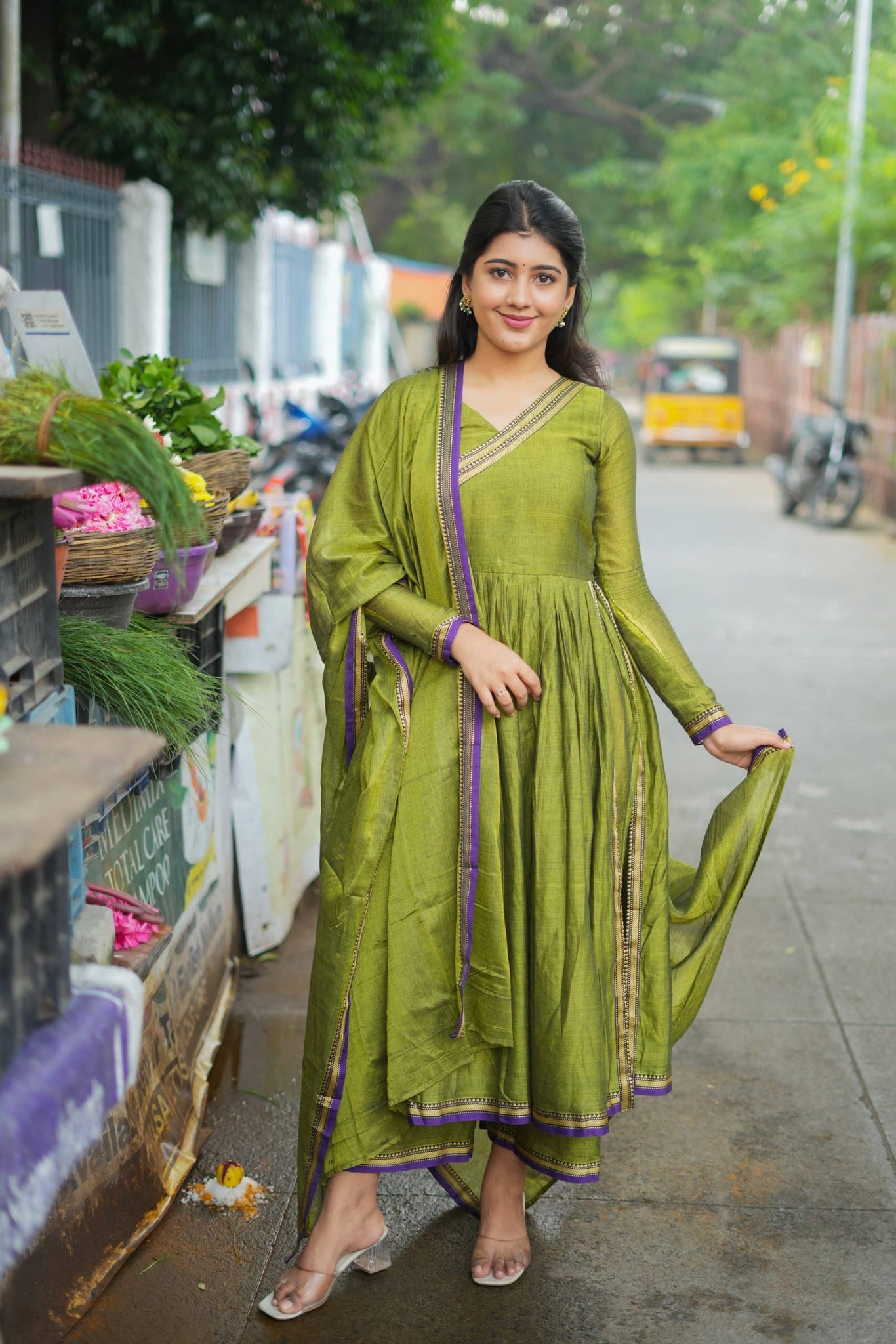 Handloom Top Paired With Handloom Dupatta And Pants