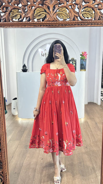 Kyathi – Red (Fan Sleeves)